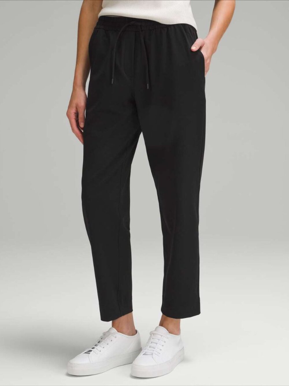 Lululemon Women's Tapered-Leg Mid-Rise Pant 7/8 Length (L)